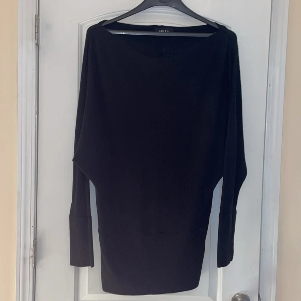 Long tunic/ sweater from Akira. Size large. No wear or tear. - Picture 1 of 6